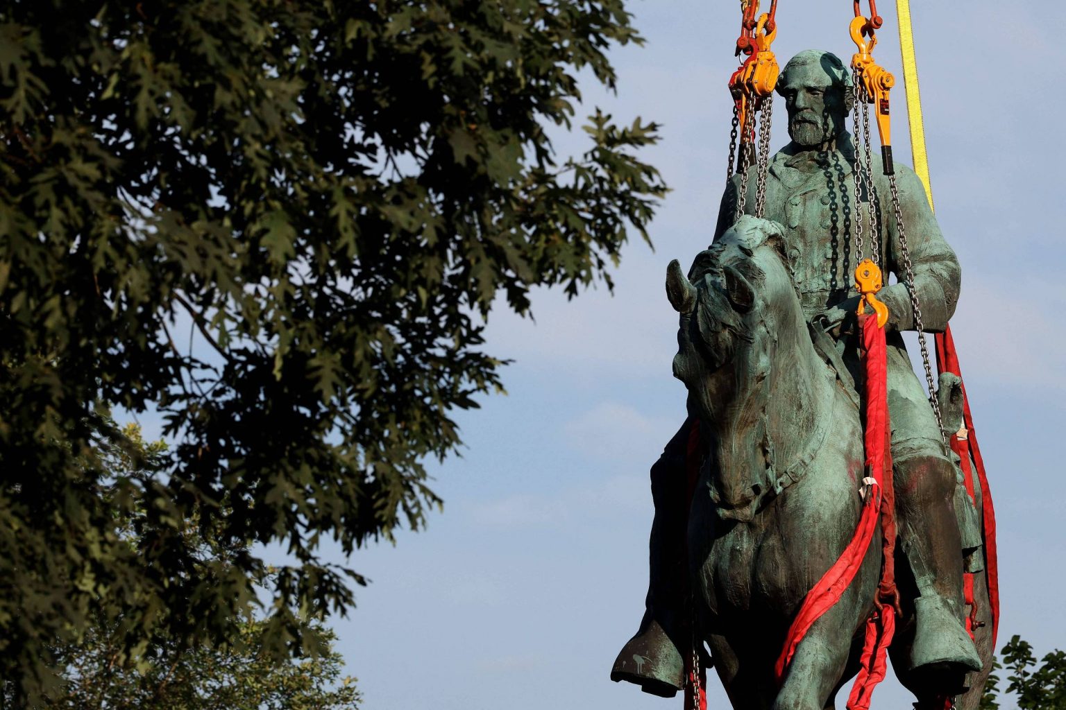 Statue of Robert E. Lee Pulled Down
