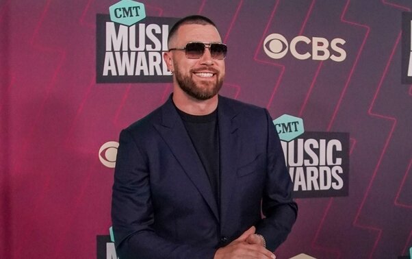 What's Going on With Taylor Swift, Travis Kelce, and Black Women? - Word In  Black